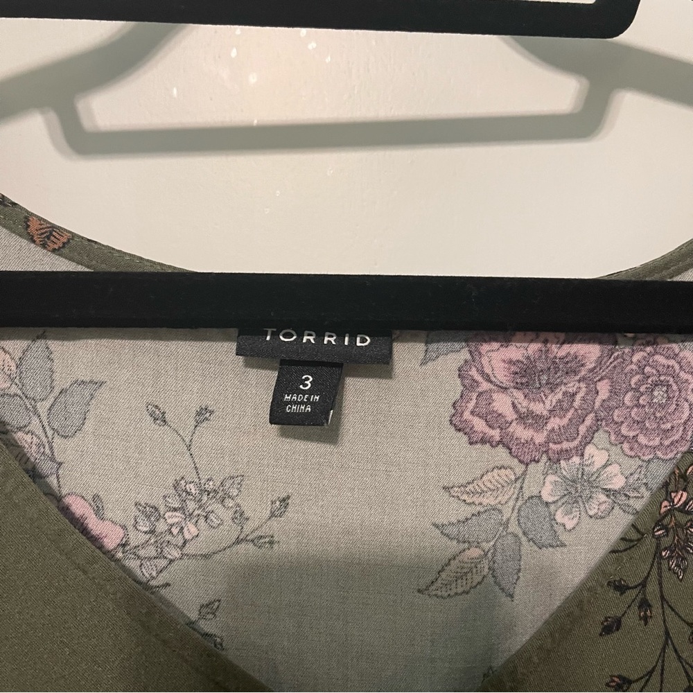 Torrid size 3 or 22/24 olive green floral button up blouse with corset detail! - Picture 2 of 7